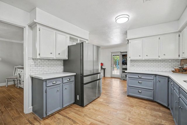 4318 Meadow Glenn Drive, Dickinson, TX 77539