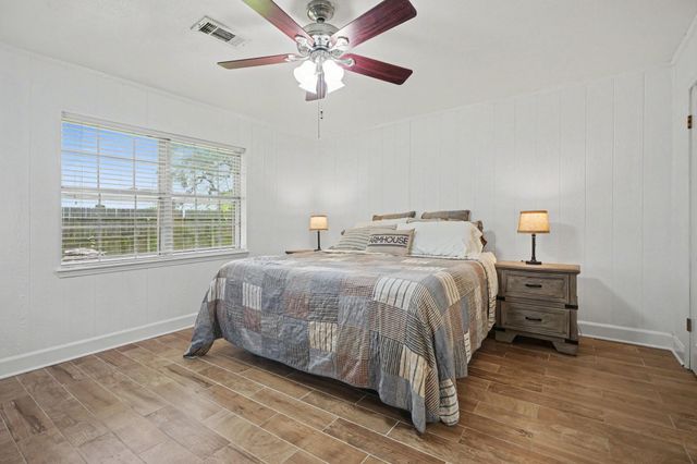 4318 Meadow Glenn Drive, Dickinson, TX 77539