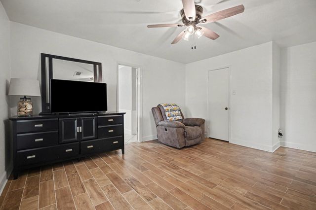 4318 Meadow Glenn Drive, Dickinson, TX 77539