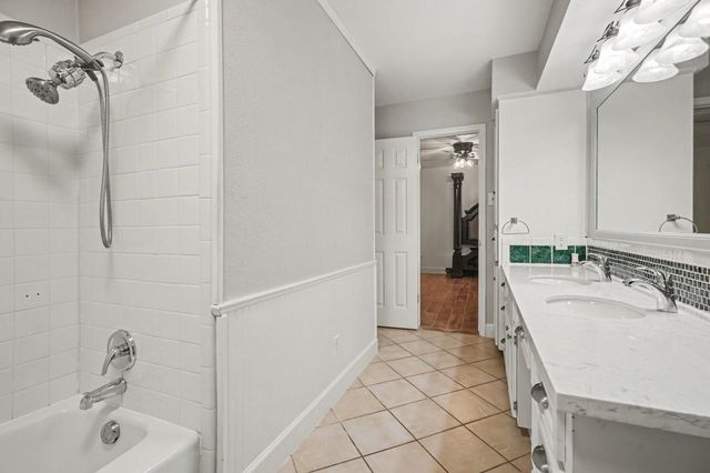 4318 Meadow Glenn Drive, Dickinson, TX 77539