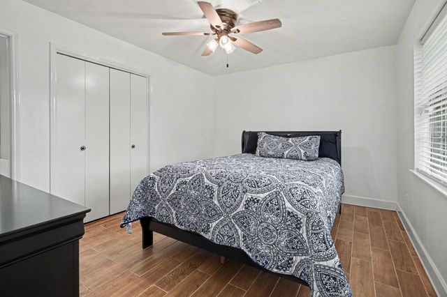 4318 Meadow Glenn Drive, Dickinson, TX 77539