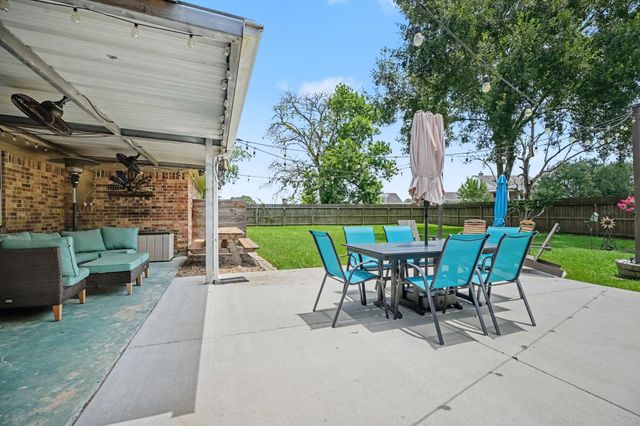 4318 Meadow Glenn Drive, Dickinson, TX 77539