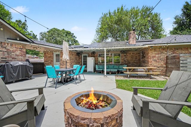4318 Meadow Glenn Drive, Dickinson, TX 77539
