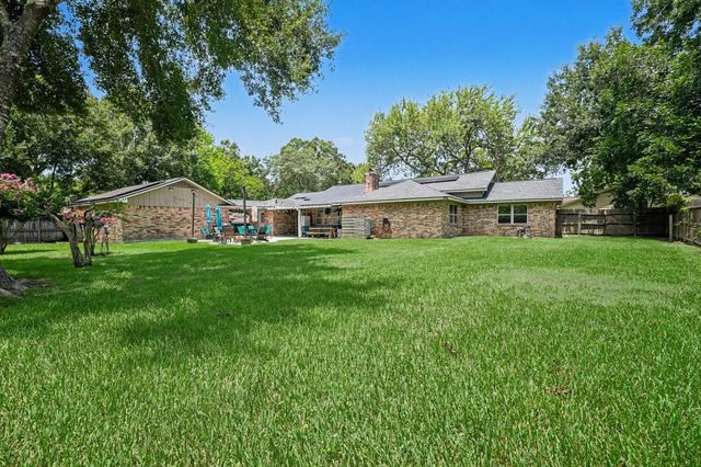 4318 Meadow Glenn Drive, Dickinson, TX 77539