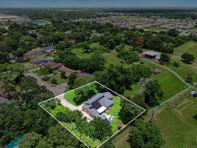 4318 Meadow Glenn Drive, Dickinson, TX 77539