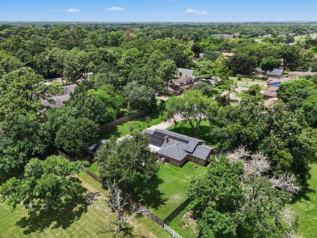 4318 Meadow Glenn Drive, Dickinson, TX 77539