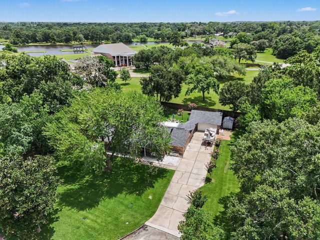 4318 Meadow Glenn Drive, Dickinson, TX 77539