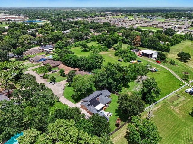 4318 Meadow Glenn Drive, Dickinson, TX 77539