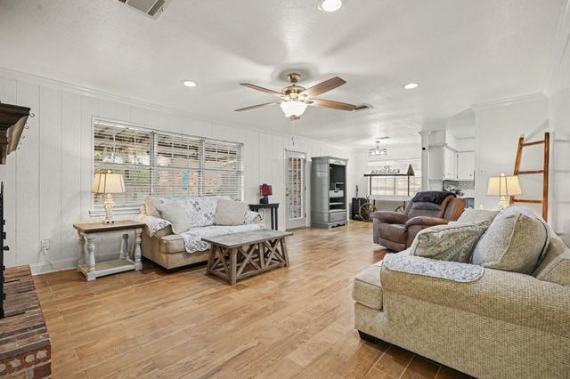 4318 Meadow Glenn Drive, Dickinson, TX 77539