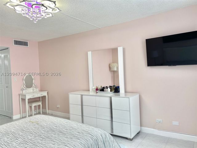 251 174th St 615, Sunny Isles Beach, FL 33160