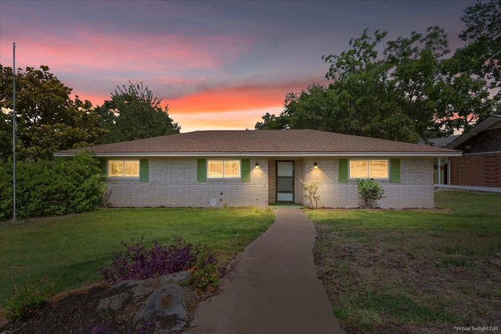 849 Arlington Drive, Woodway, TX 76712