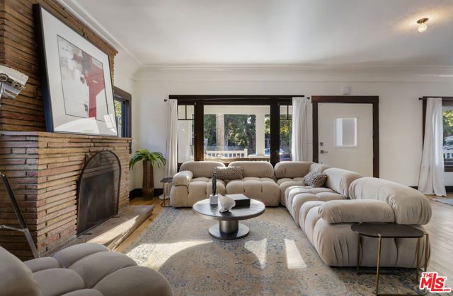 1922 Taft Avenue, Los Angeles, CA 90068