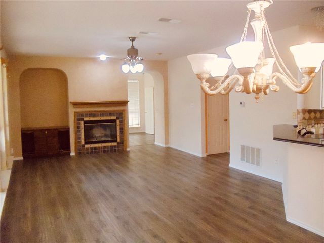 620 E Lynn Creek Drive, Arlington, TX 76002