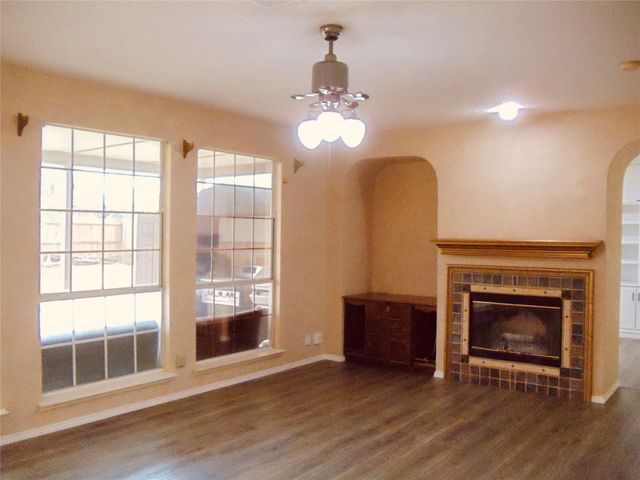 620 E Lynn Creek Drive, Arlington, TX 76002