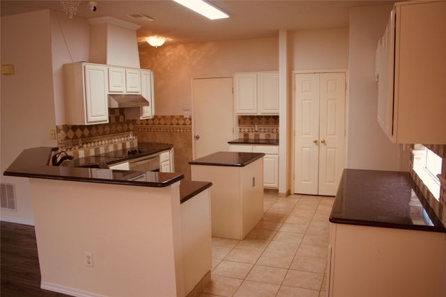 620 E Lynn Creek Drive, Arlington, TX 76002