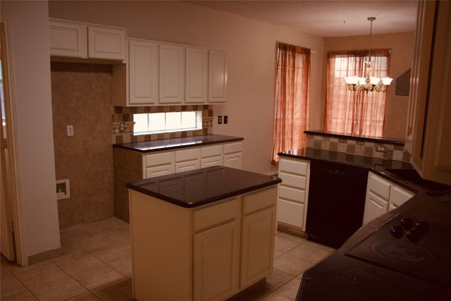 620 E Lynn Creek Drive, Arlington, TX 76002