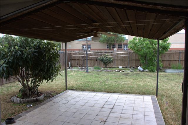 620 E Lynn Creek Drive, Arlington, TX 76002