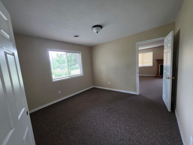 1661 Newell, Waterloo, IA 50703