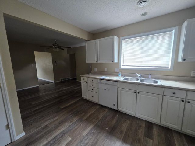 1661 Newell, Waterloo, IA 50703