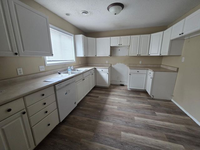 1661 Newell, Waterloo, IA 50703