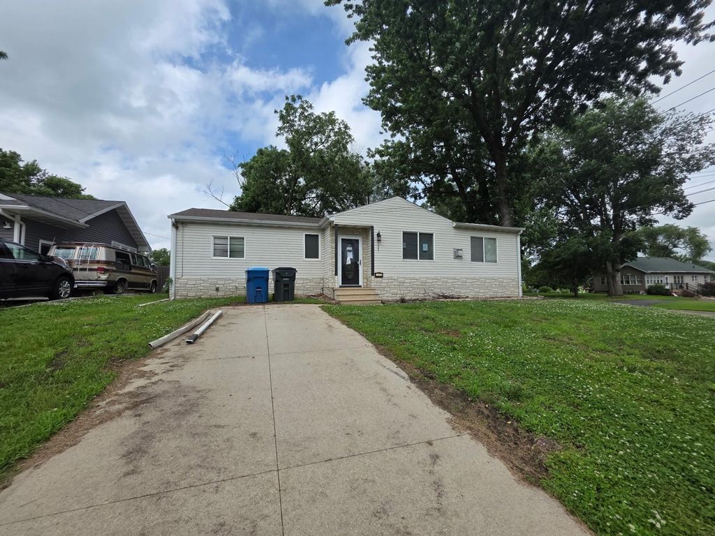 1661 Newell, Waterloo, IA 50703