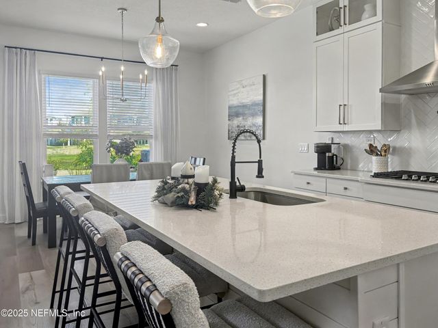 627 RUM RUNNER Way, St. Johns, FL 32259