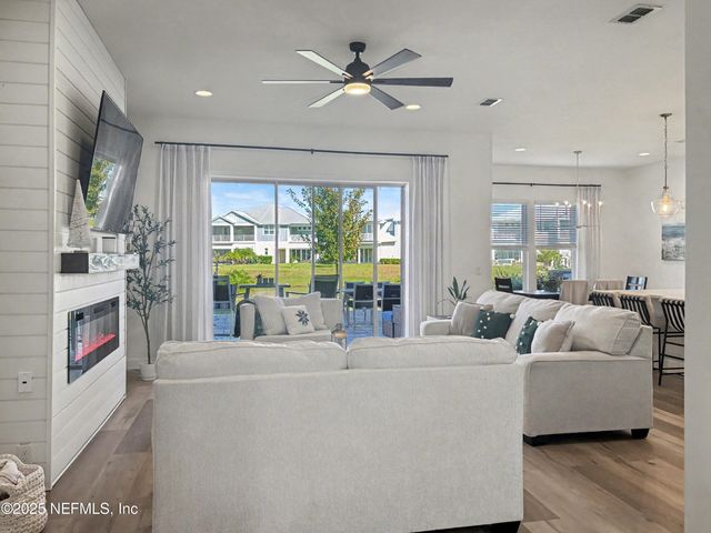 627 RUM RUNNER Way, St. Johns, FL 32259