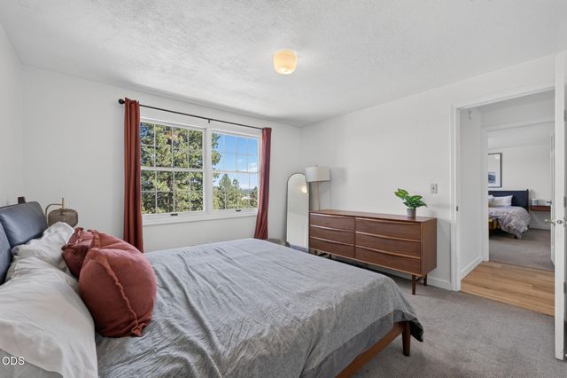 2258 NW 6th Street, Bend, OR 97703