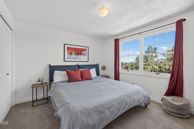2258 NW 6th Street, Bend, OR 97703