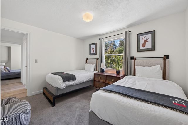 2258 NW 6th Street, Bend, OR 97703