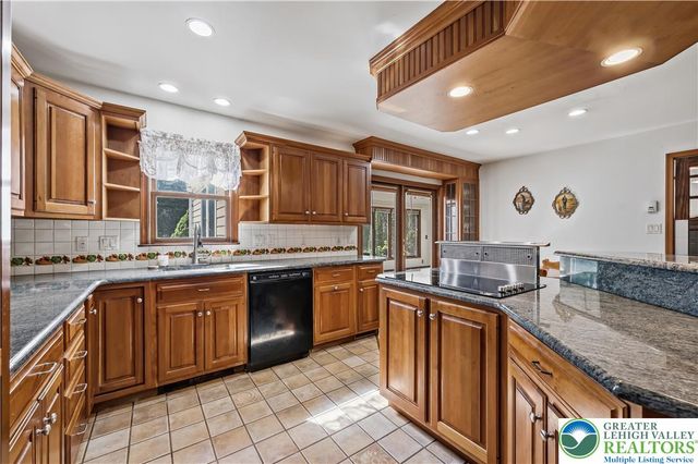 4475 Beechwood Lane, Lower Macungie Twp, PA 18103