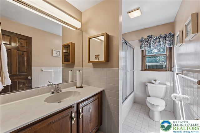 4475 Beechwood Lane, Lower Macungie Twp, PA 18103
