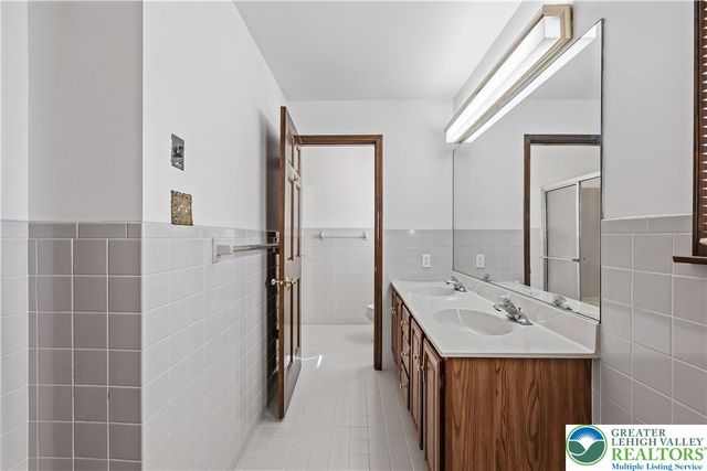 4475 Beechwood Lane, Lower Macungie Twp, PA 18103