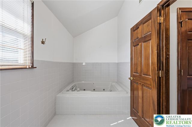 4475 Beechwood Lane, Lower Macungie Twp, PA 18103