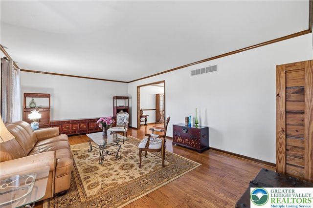 4475 Beechwood Lane, Lower Macungie Twp, PA 18103