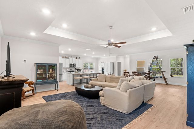 44 Secluded Circle, Freeport, FL 32439