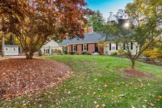 3 Chickadee Court, Bedford, NH 03110
