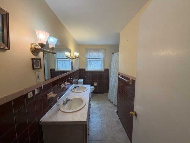 30 Highland St, East Bridgewater, MA 02333