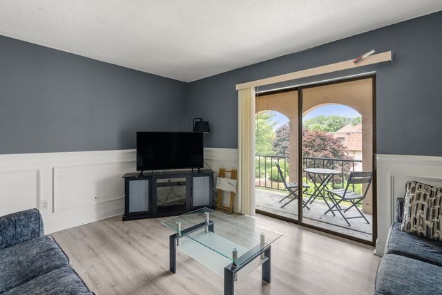 685 Oak St 4-10, Brockton, MA 02301