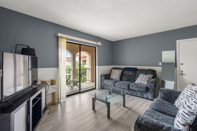 685 Oak St 4-10, Brockton, MA 02301