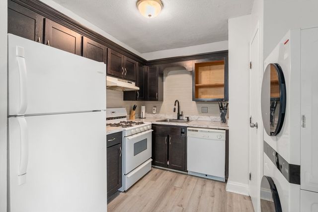 685 Oak St 4-10, Brockton, MA 02301