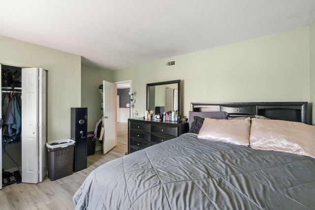 685 Oak St 4-10, Brockton, MA 02301