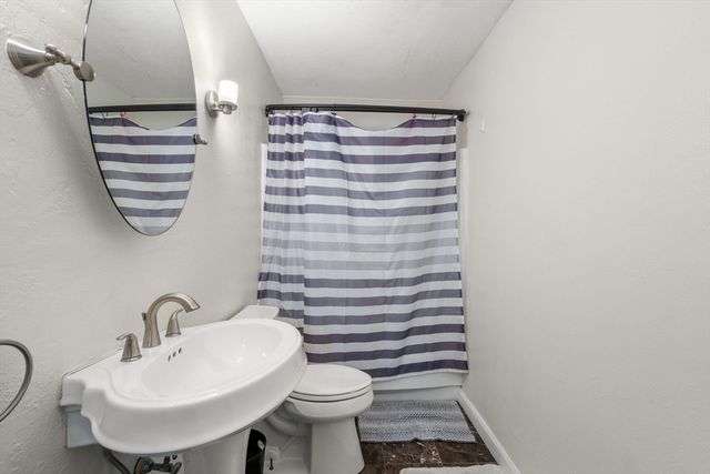 685 Oak St 4-10, Brockton, MA 02301