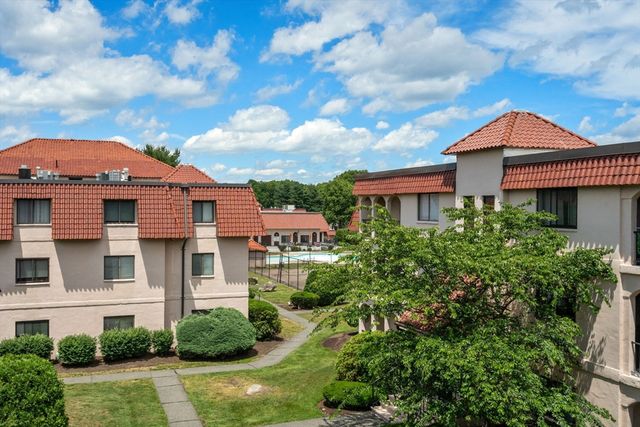 685 Oak St 4-10, Brockton, MA 02301