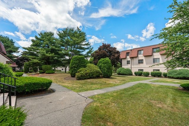 685 Oak St 4-10, Brockton, MA 02301