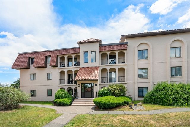 685 Oak St 4-10, Brockton, MA 02301