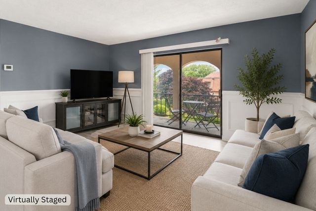 685 Oak St 4-10, Brockton, MA 02301