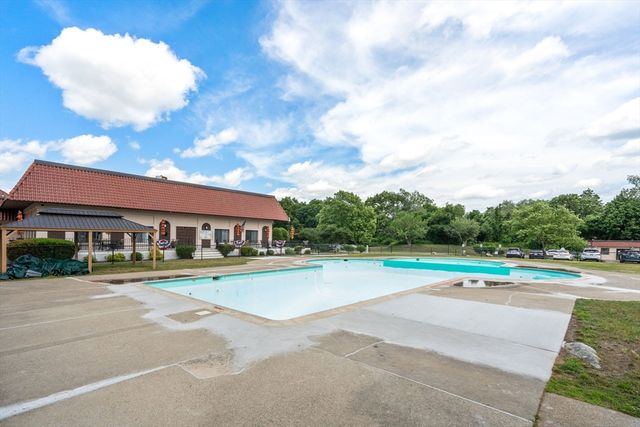 685 Oak St 4-10, Brockton, MA 02301