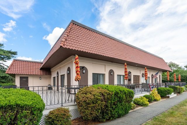 685 Oak St 4-10, Brockton, MA 02301