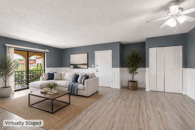 685 Oak St 4-10, Brockton, MA 02301